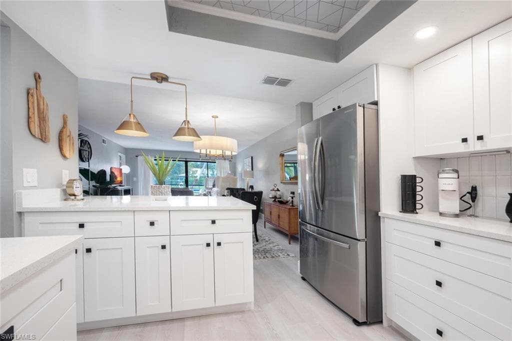 700 Valley Stream DR 102 NAPLES, FL 34113