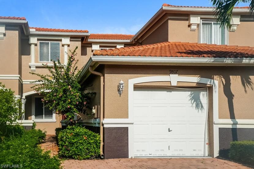 9807 Roundstone CIR FORT MYERS, FL 33967
