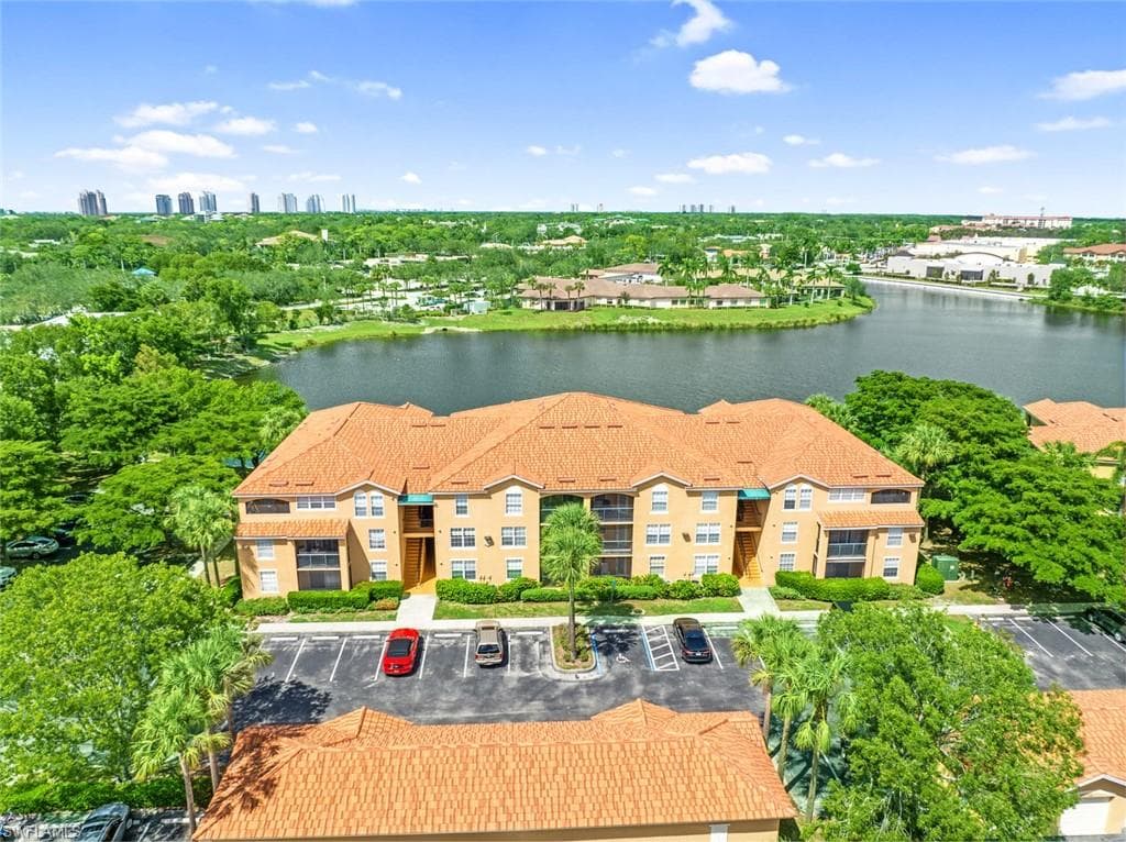 8736 River Homes LN 7104 BONITA SPRINGS, FL 34135