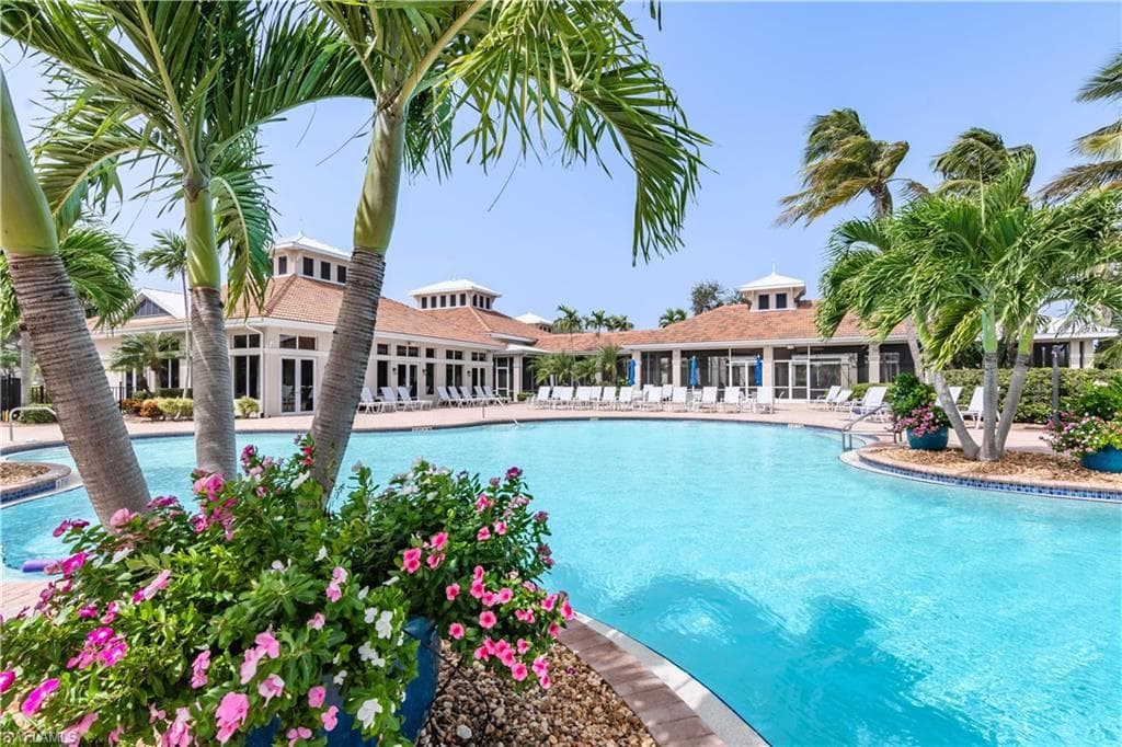 3295 Twilight LN 5302 NAPLES, FL 34109
