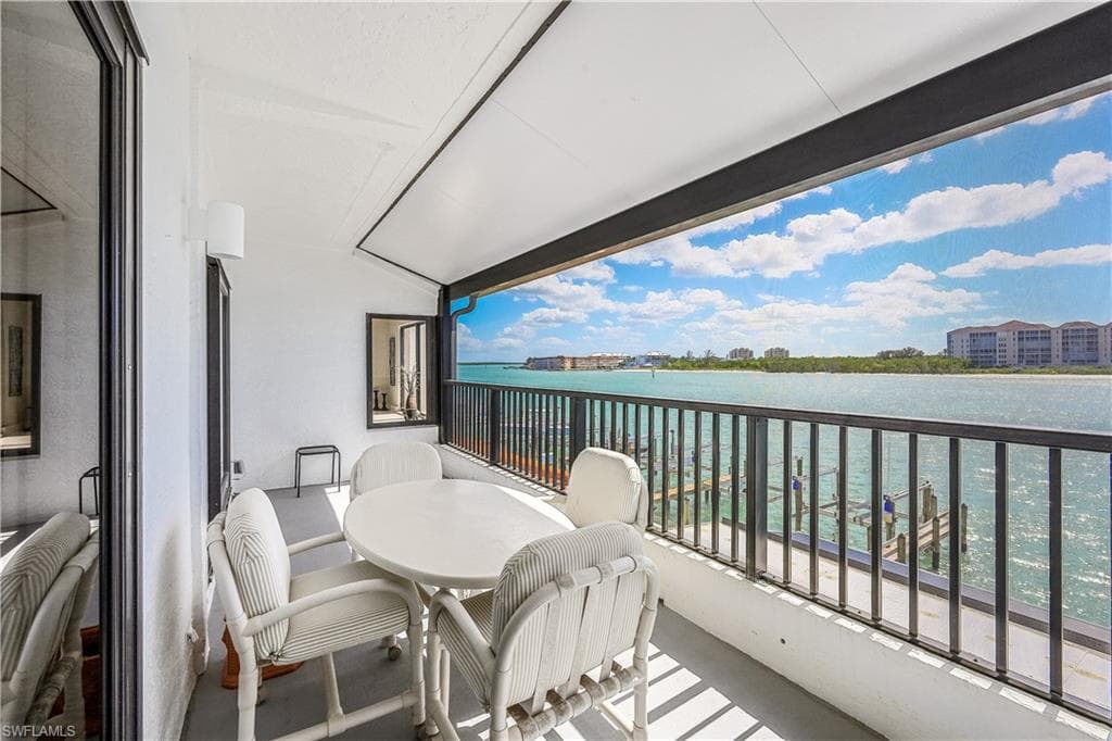 322 La Peninsula BLVD 322 NAPLES, FL 34113