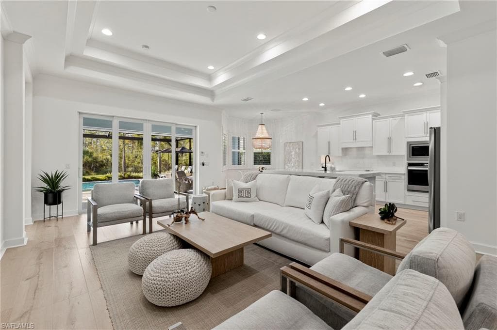 6285 Antigua WAY NAPLES, FL 34113