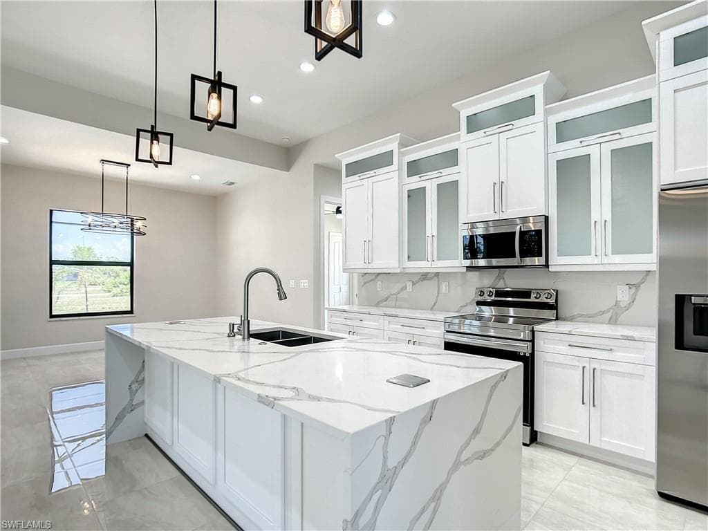 2725 NW 41st PL CAPE CORAL, FL 33993