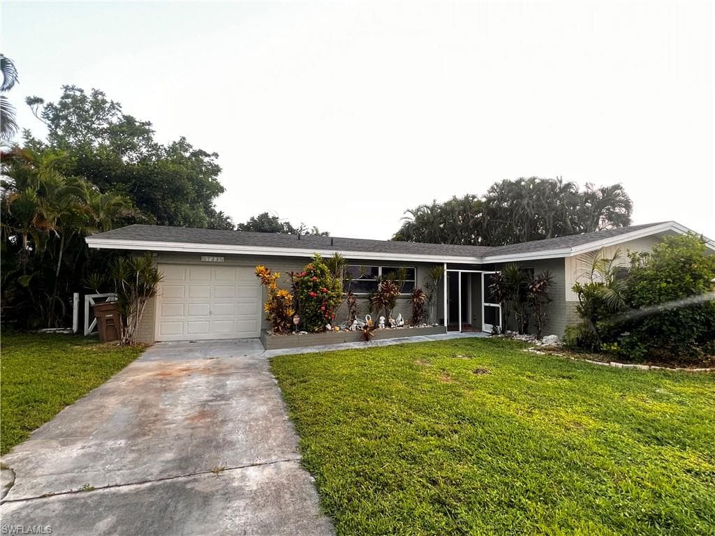 733 Sesame CT CAPE CORAL, FL 33904