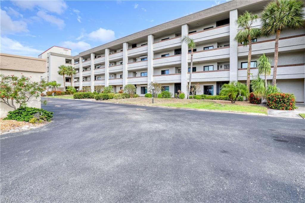7402 Lake Breeze DR 308 FORT MYERS, FL 33907