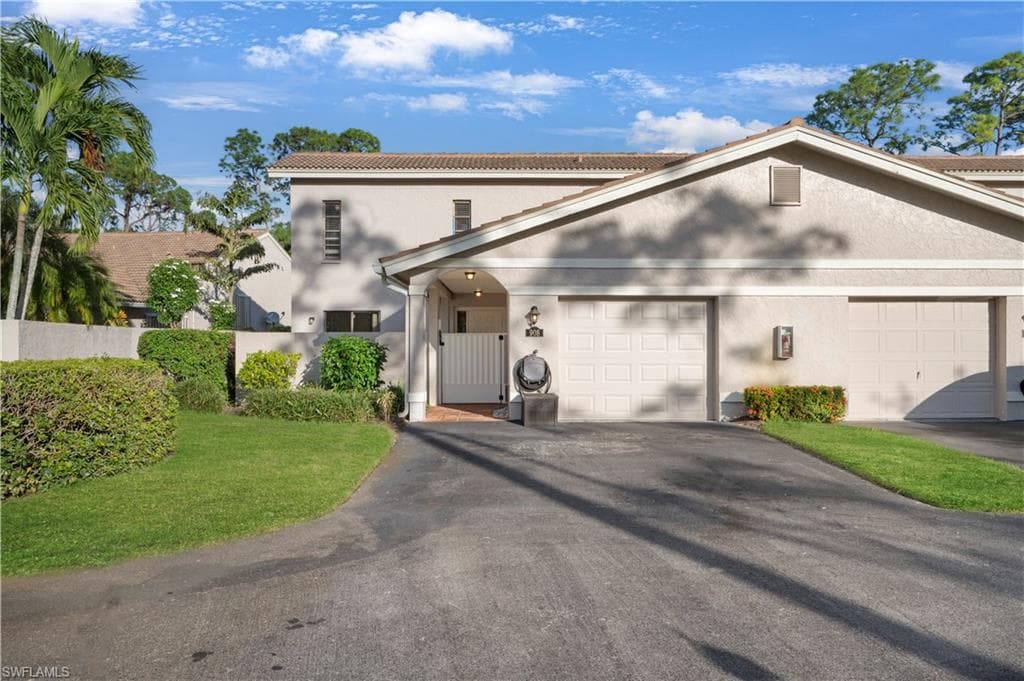 908 Augusta BLVD A-907 NAPLES, FL 34113