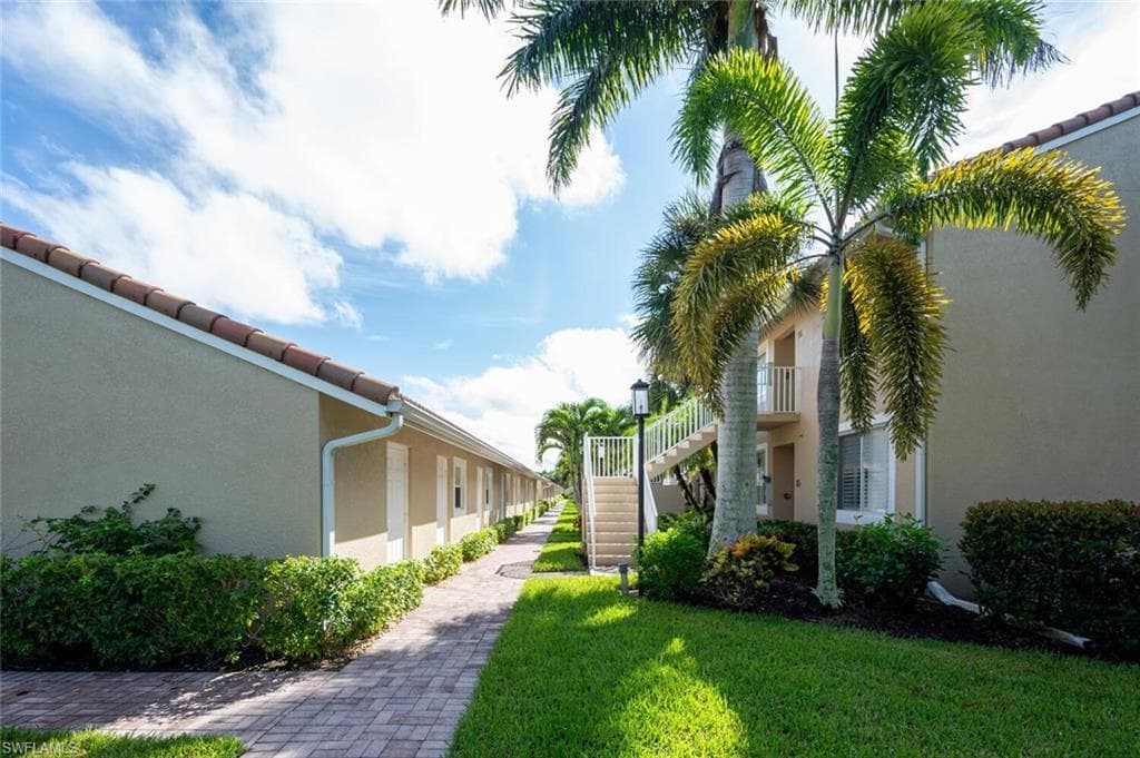 2386 Magnolia AVE 7816 NAPLES, FL 34112