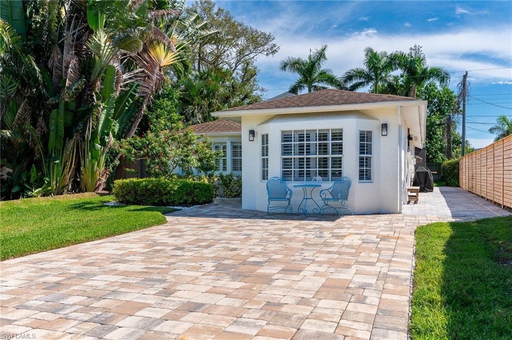 772 104th AVE N NAPLES, FL 34108