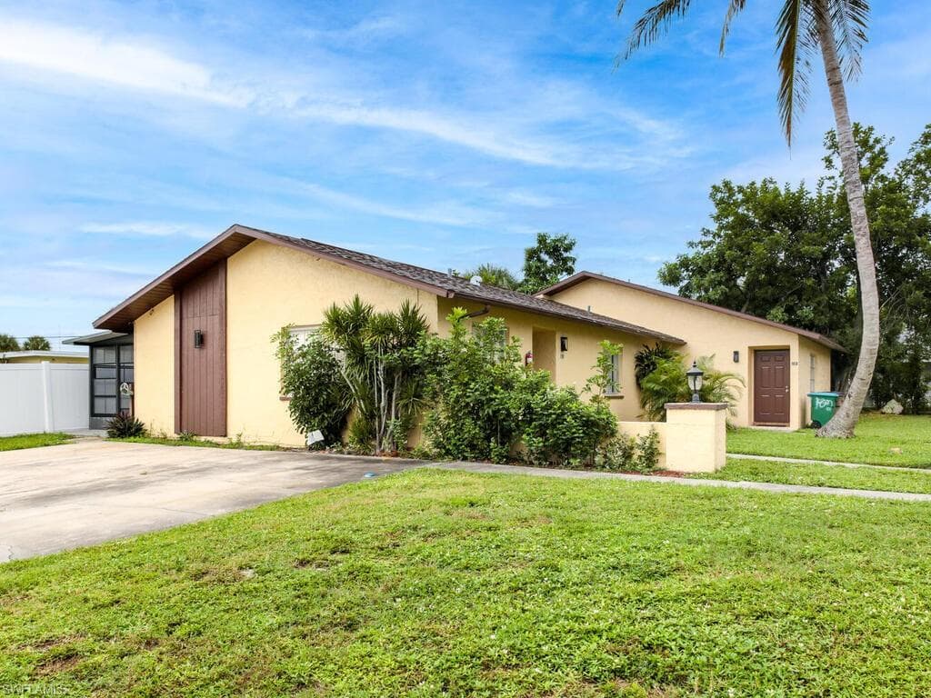 718 SE 46th LN 102 CAPE CORAL, FL 33904