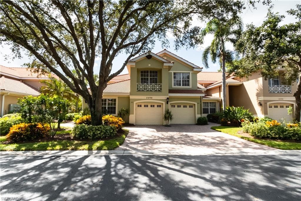 2296 Ashton Oaks LN 8-101 NAPLES, FL 34109