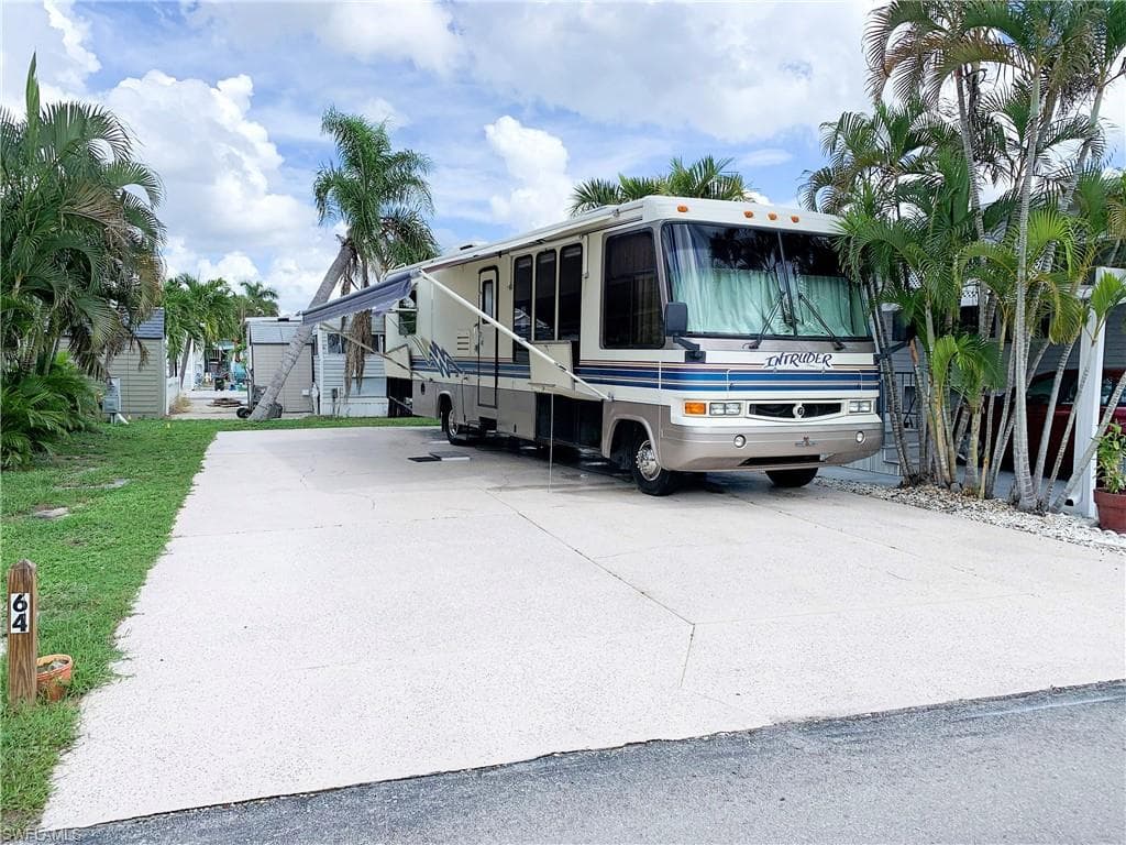 5277 White Sky CIR FORT MYERS, FL 33908