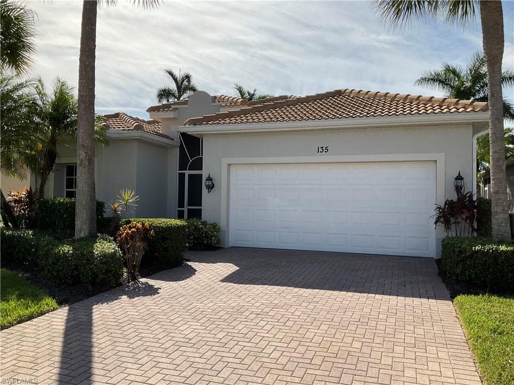 135 Glen Eagle CIR NAPLES, FL 34104