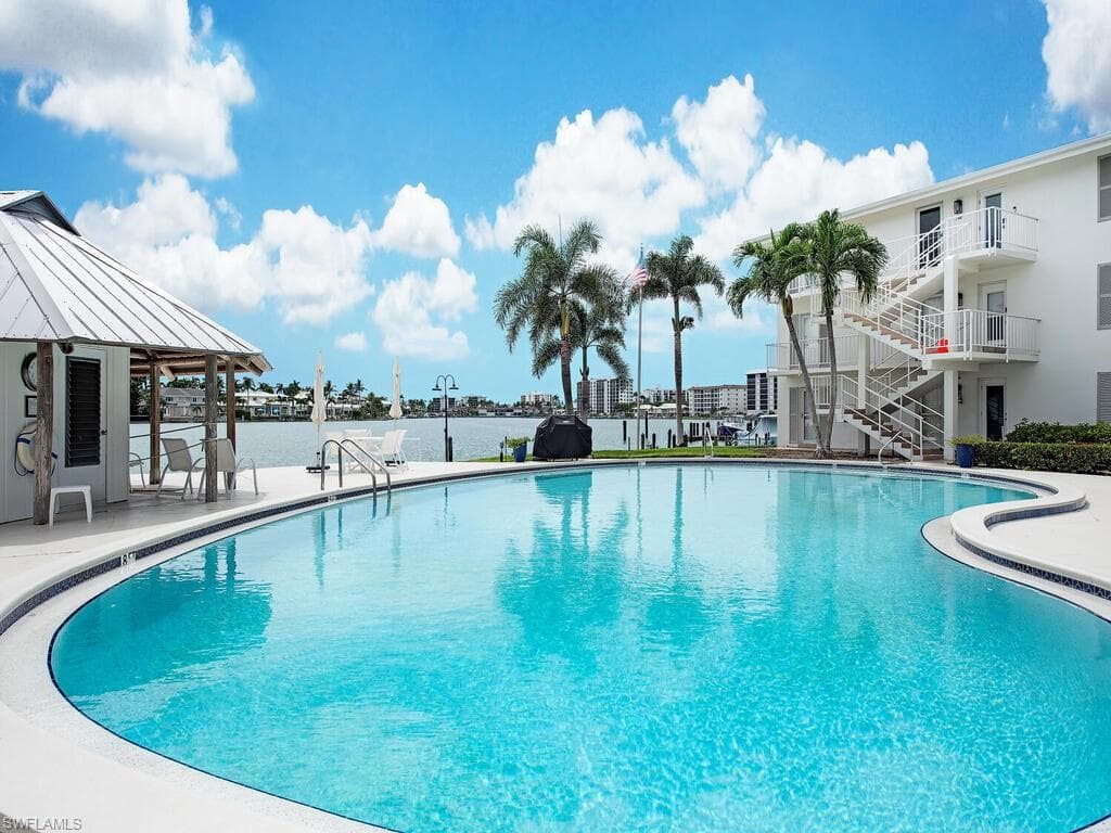 322 Harbour DR 202D NAPLES, FL 34103