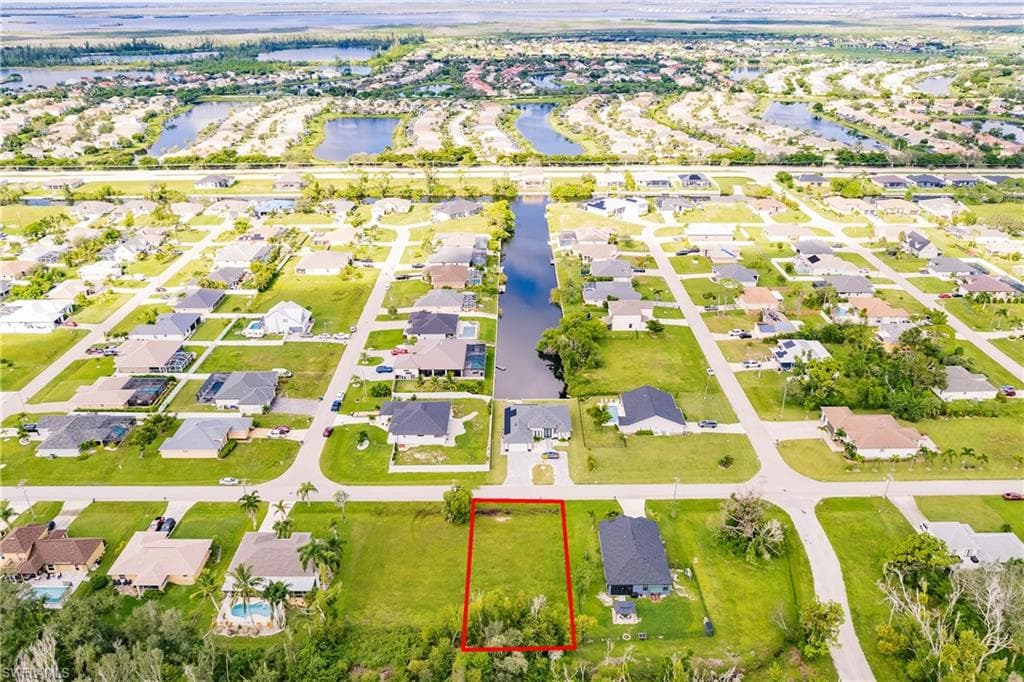 1911 SW 22nd CT CAPE CORAL, FL 33991