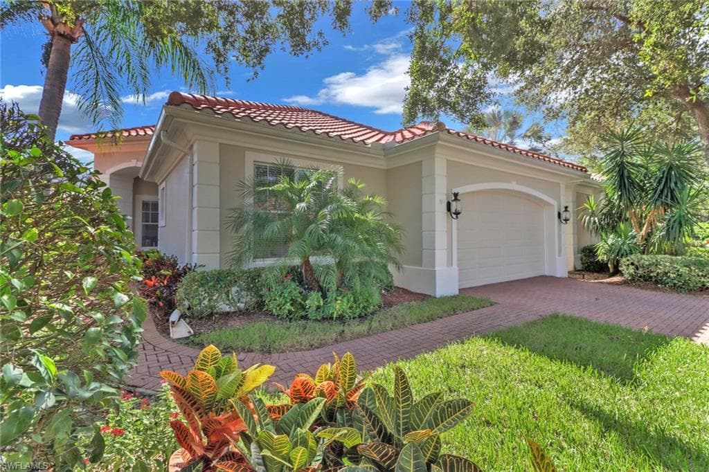 967 Fountain RUN NAPLES, FL 34119