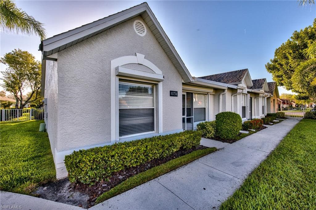 10754 Queen Anne Lane 1701 NAPLES, FL 34109