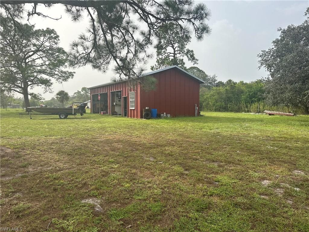 22841 N River RD ALVA, FL 33920