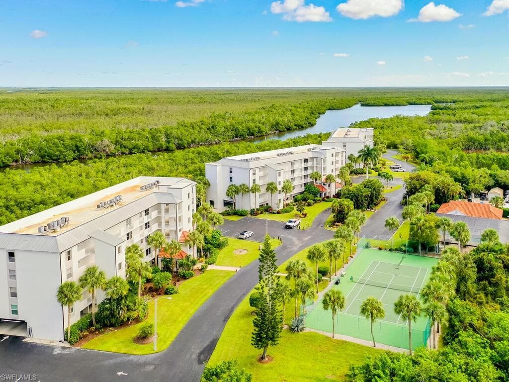 100 Stevens Landing DR 105 MARCO ISLAND, FL 34145