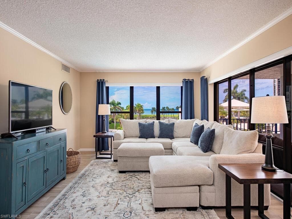 4451 Gulf Shore BLVD N 301 NAPLES, FL 34103