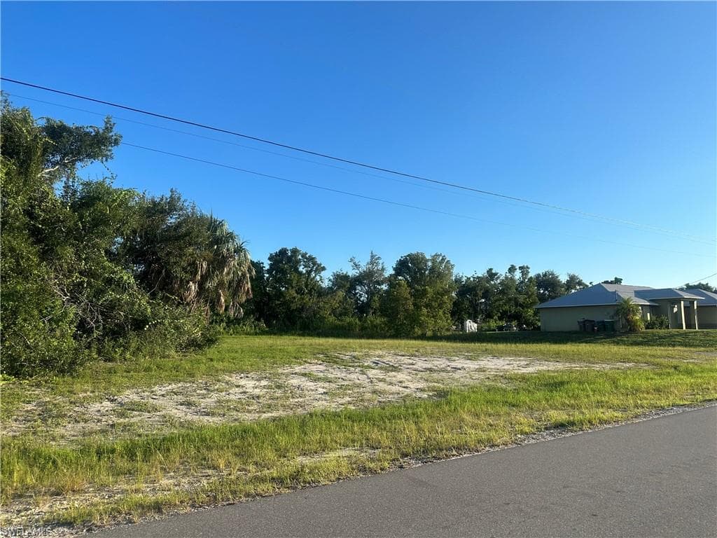 610 1st ST CAPE CORAL, FL 33993