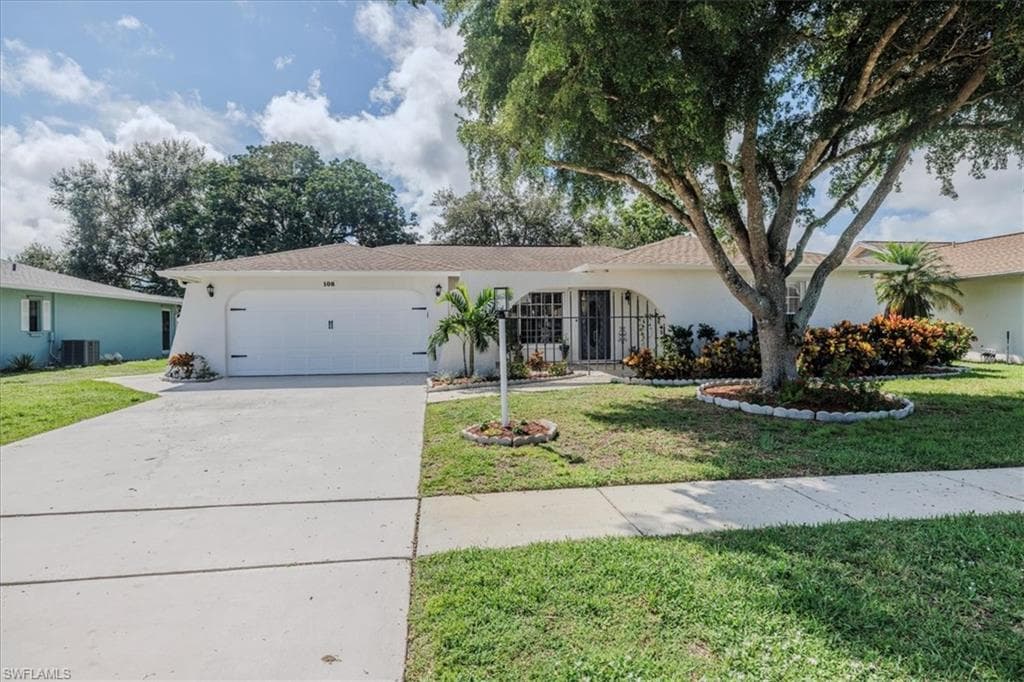 108 Champagne CT NAPLES, FL 34112
