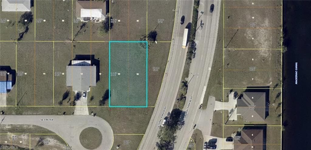 715 SE 9th TER CAPE CORAL, FL 33990