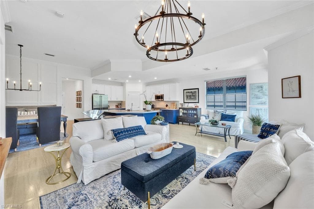 16352 Viansa WAY 201 NAPLES, FL 34110