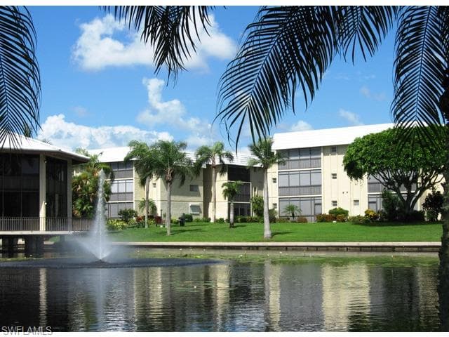788 PARK SHORE DR B22 NAPLES, FL 34103