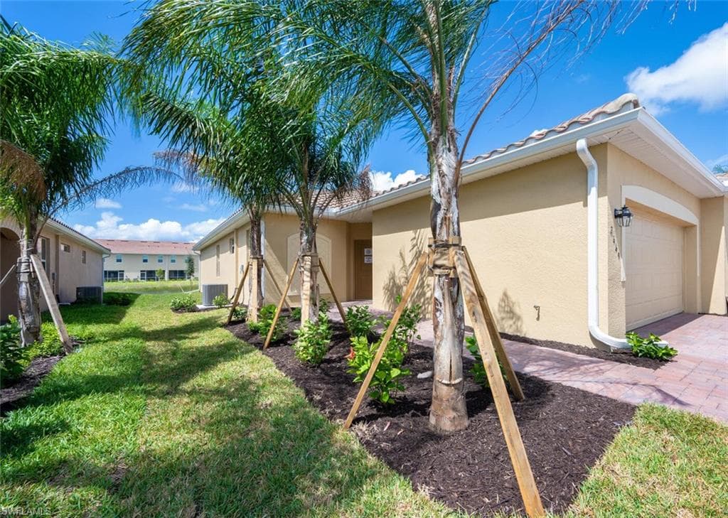 2669 Vine AVE NAPLES, FL 34120