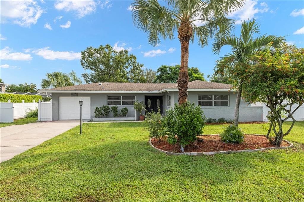 575 Peck AVE FORT MYERS, FL 33919