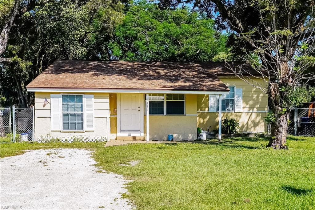 2111 South ST FORT MYERS, FL 33901