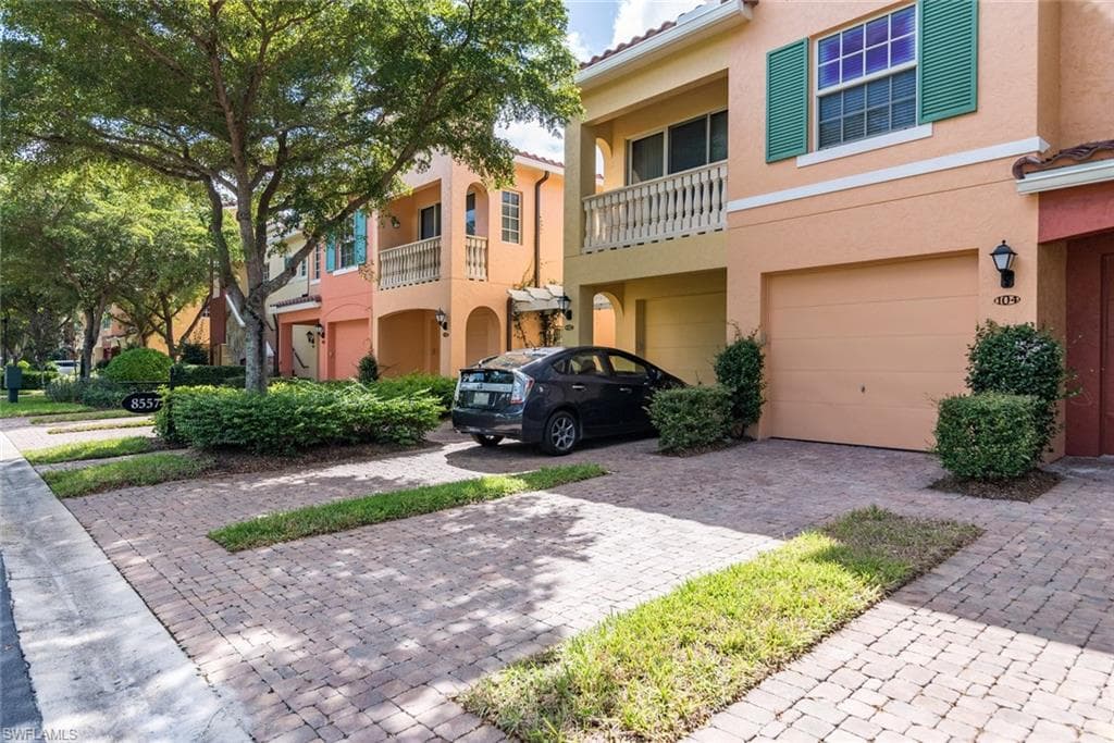 8557 Via Garibaldi CIR 104 ESTERO, FL 33928