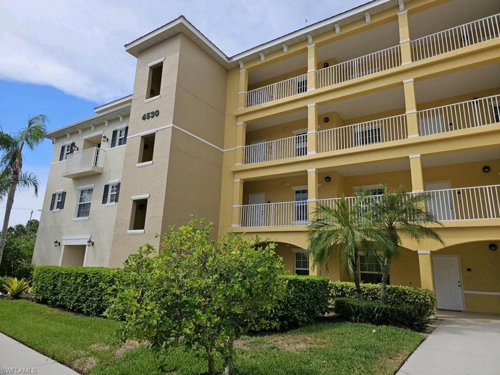 4530 Botanical Place CIR 403 NAPLES, FL 34112