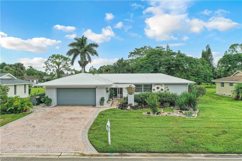 660 Pompano DR NAPLES, FL 34110