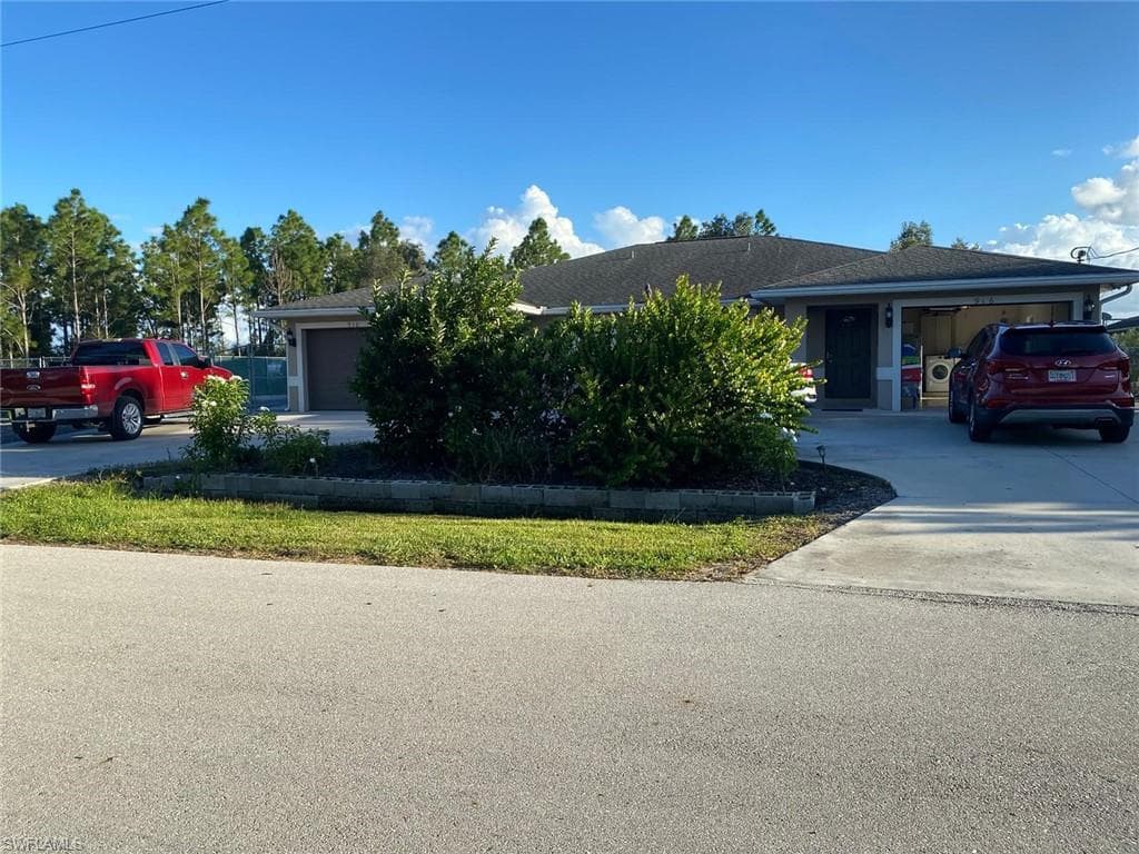916-918 Ainsworth ST W LEHIGH ACRES, FL 33974