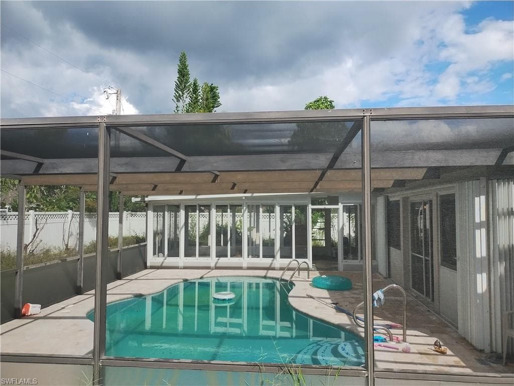 2011 SE 8th ST CAPE CORAL, FL 33990