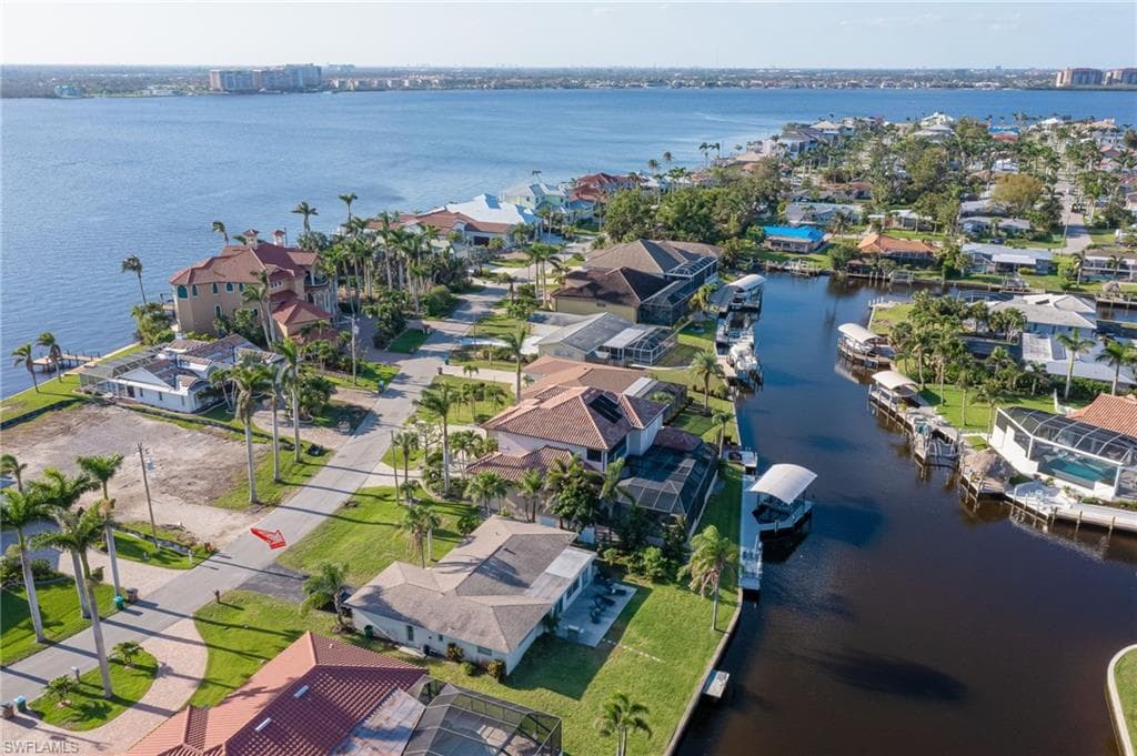 5638 Riverside DR CAPE CORAL, FL 33904
