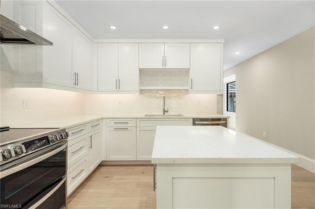 569 Park Shore DR G-5 NAPLES, FL 34103