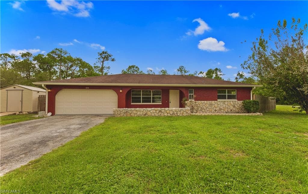 3200 E 9th ST LEHIGH ACRES, FL 33972