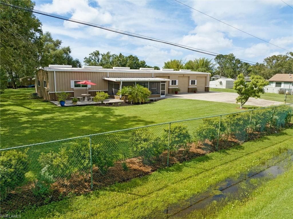 365 Apex ST NORTH FORT MYERS, FL 33903
