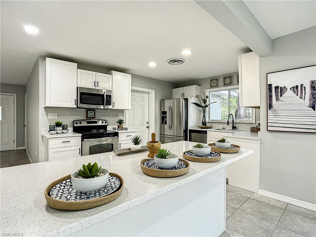 107 Palm Tree LN FORT MYERS, FL 33905