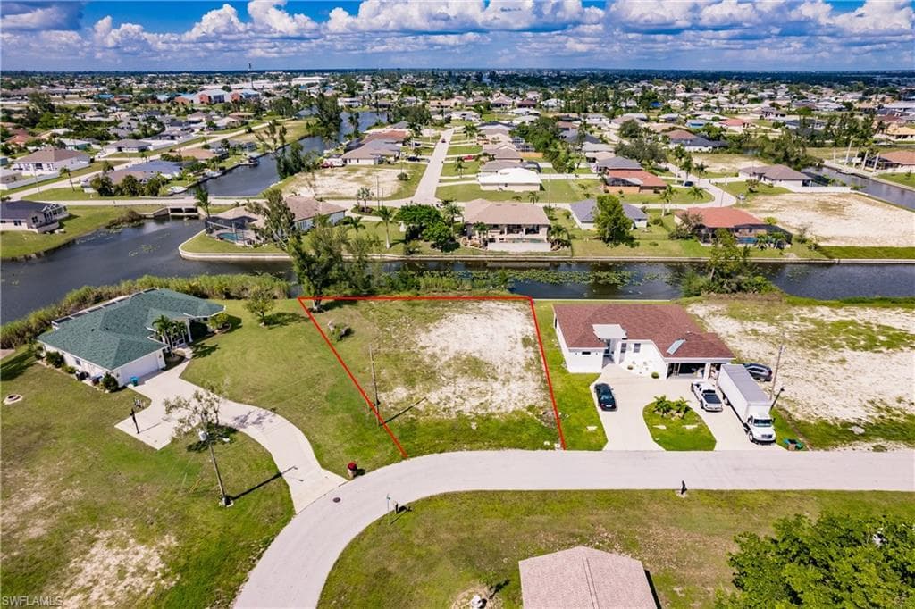 447 SW 22nd TER CAPE CORAL, FL 33991