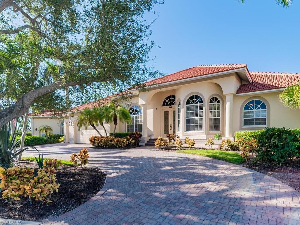 560 KENDALL DR MARCO ISLAND, FL 34145