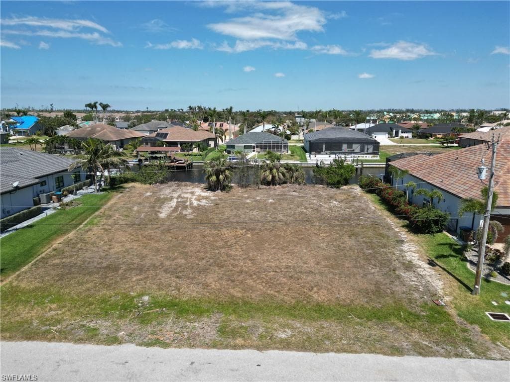 2527 25th TER CAPE CORAL, FL 33914