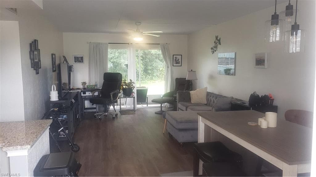 1006 Tropic TER 1006 NORTH FORT MYERS, FL 33903