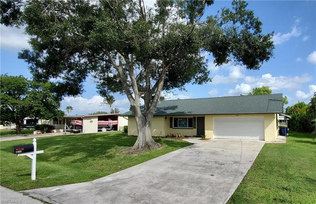 1308 Sunrise DR NORTH FORT MYERS, FL 33917