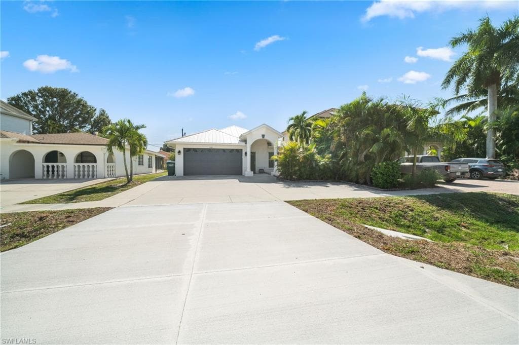 618 111th AVE N NAPLES, FL 34108