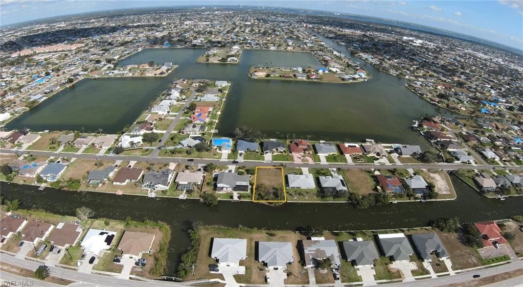 202 SE 8th PL CAPE CORAL, FL 33990