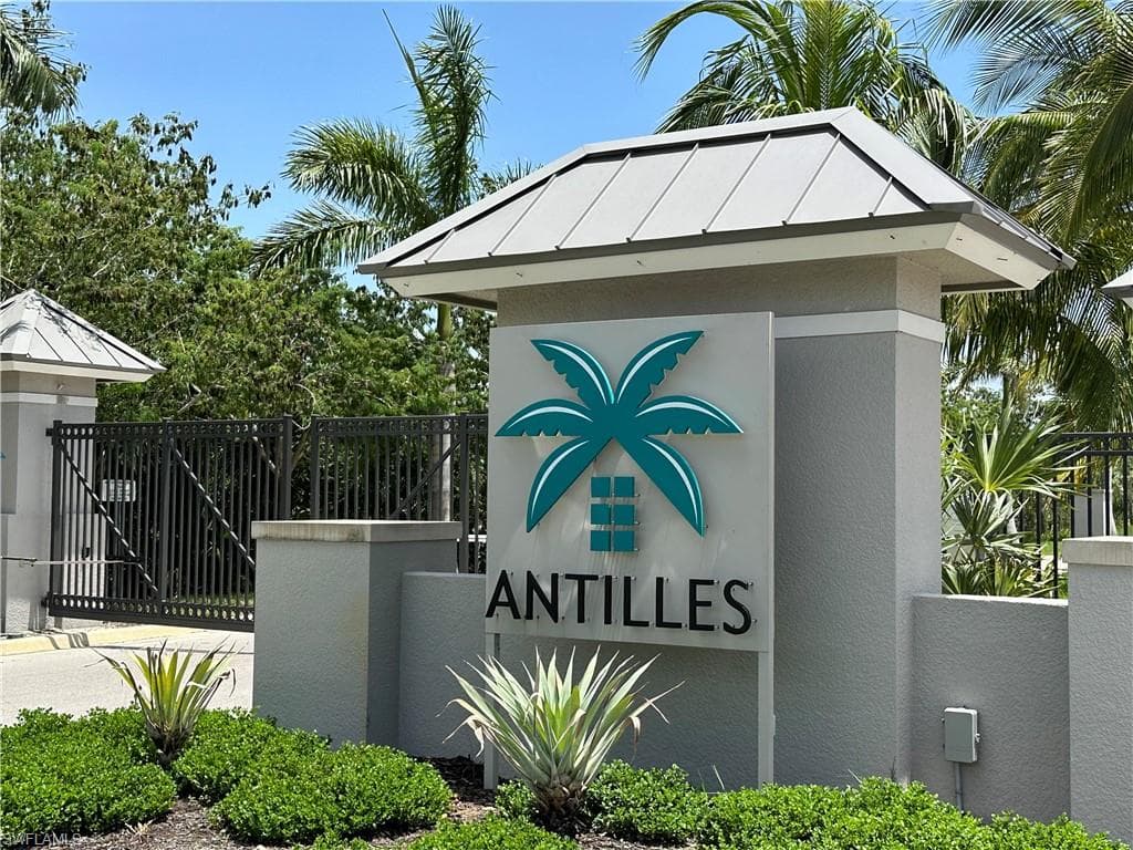 257 Indies DR E 102 NAPLES, FL 34114
