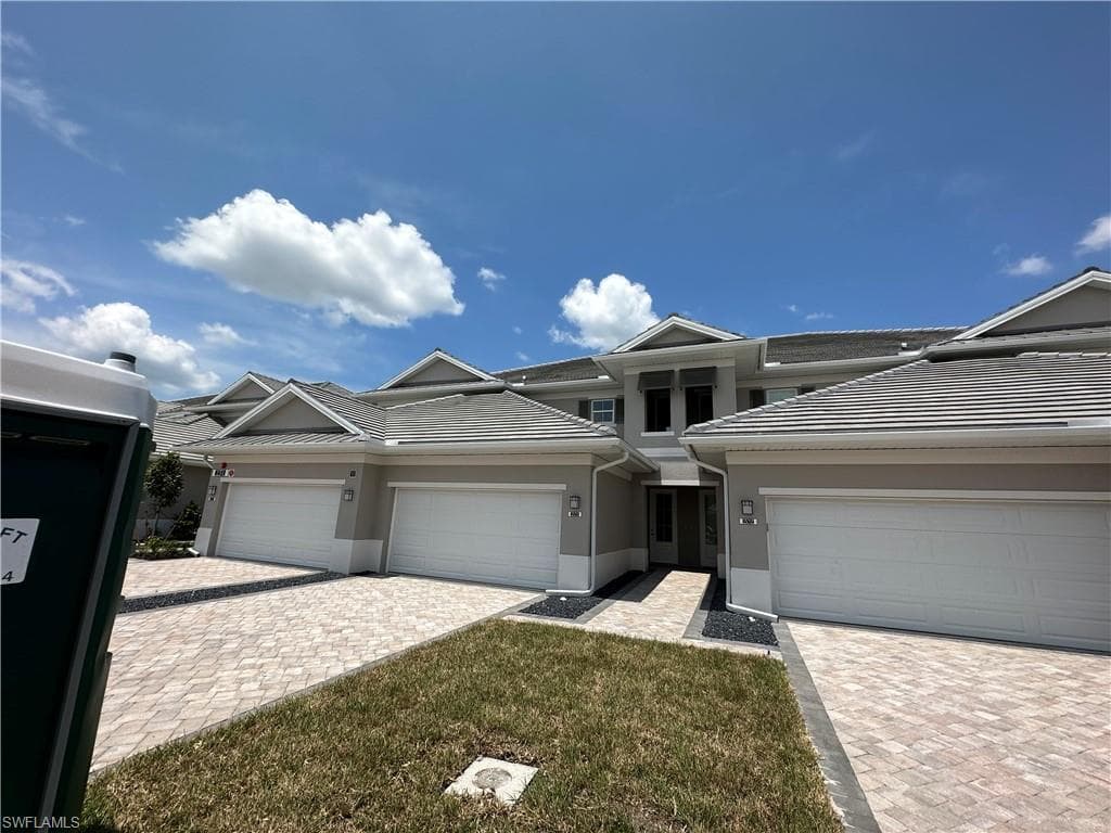 251 indies DR E 201 NAPLES, FL 34114
